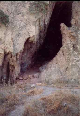 Jeskyn zvenku
